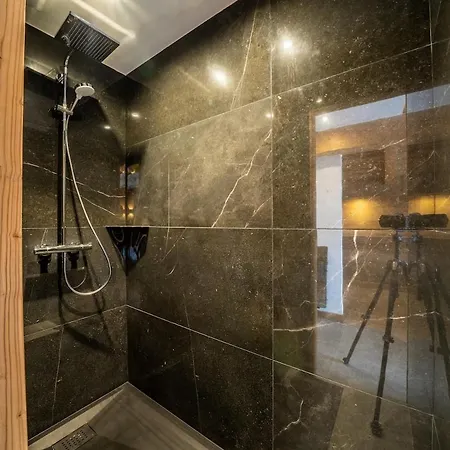 Chalet Le Strato Avec Jacuzzi Aux Pieds Des Pistes